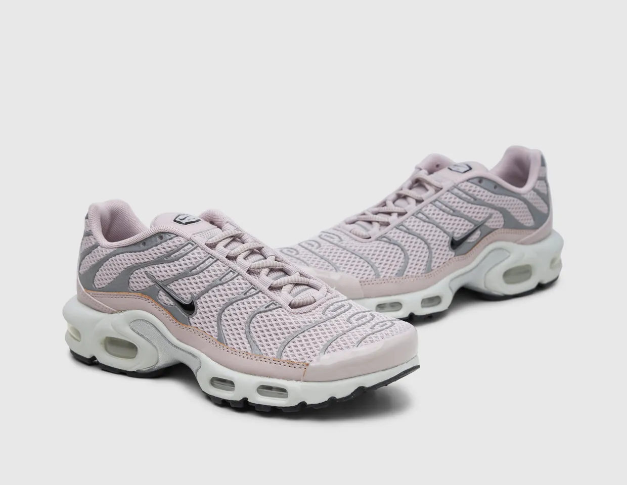 Nike Women's Air Max Plus Platinum Violet / Chrome - Light Bone