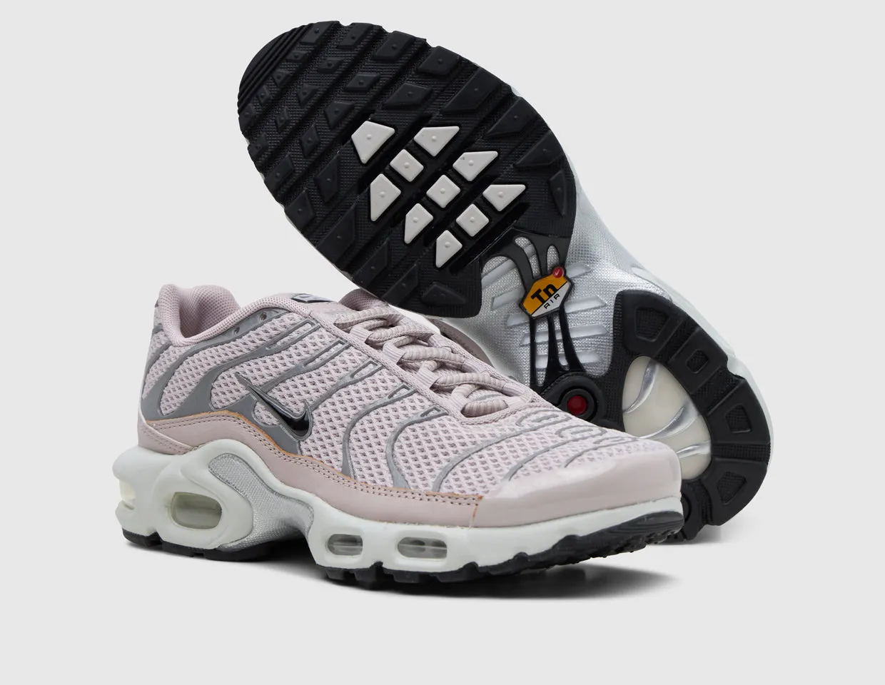 Nike Women's Air Max Plus Platinum Violet / Chrome - Light Bone